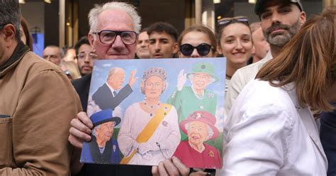 King Charles draws crowds in Paris amid pomp, ceremony